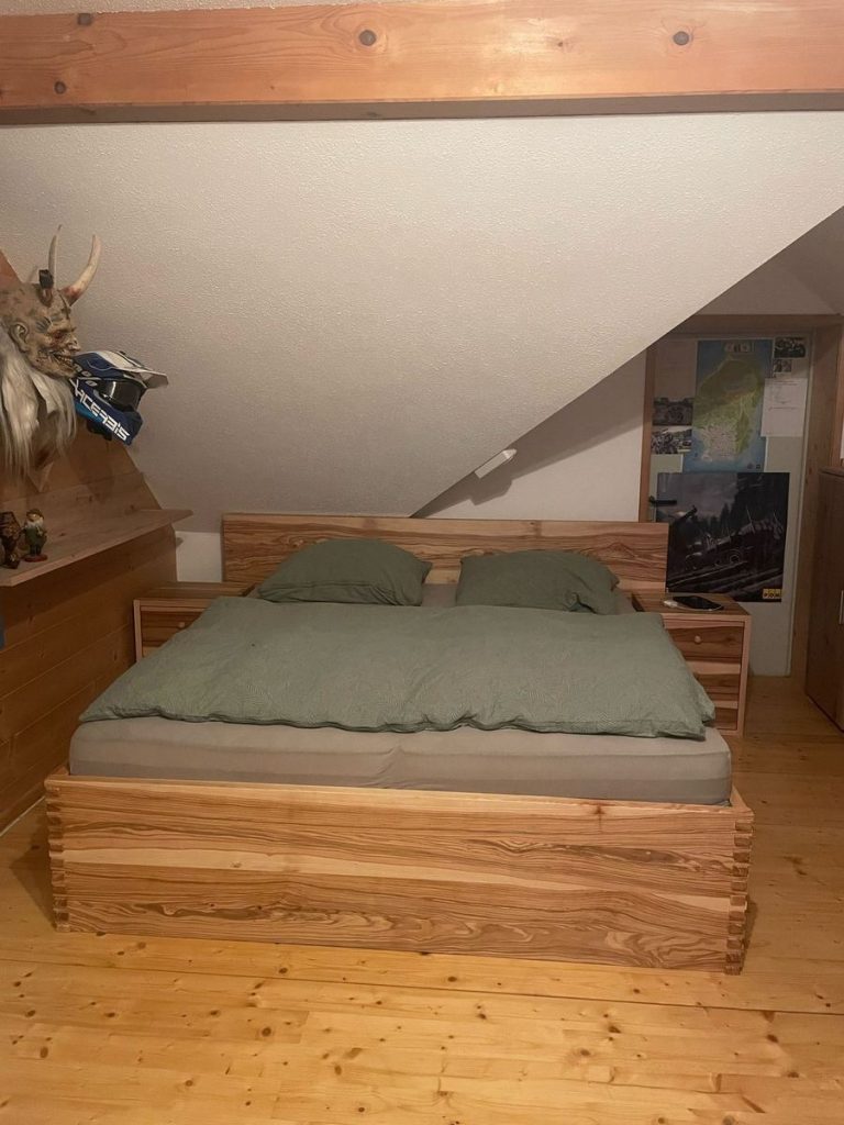 badezimmer-waschtisch-eiche-hochschraenke